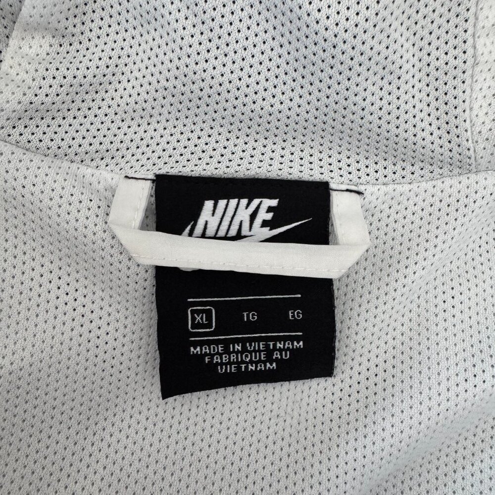 Nike Color-Block Windbreaker Jacket – XL Bold & Lightweight Make a statement in - Picture 6 of 7